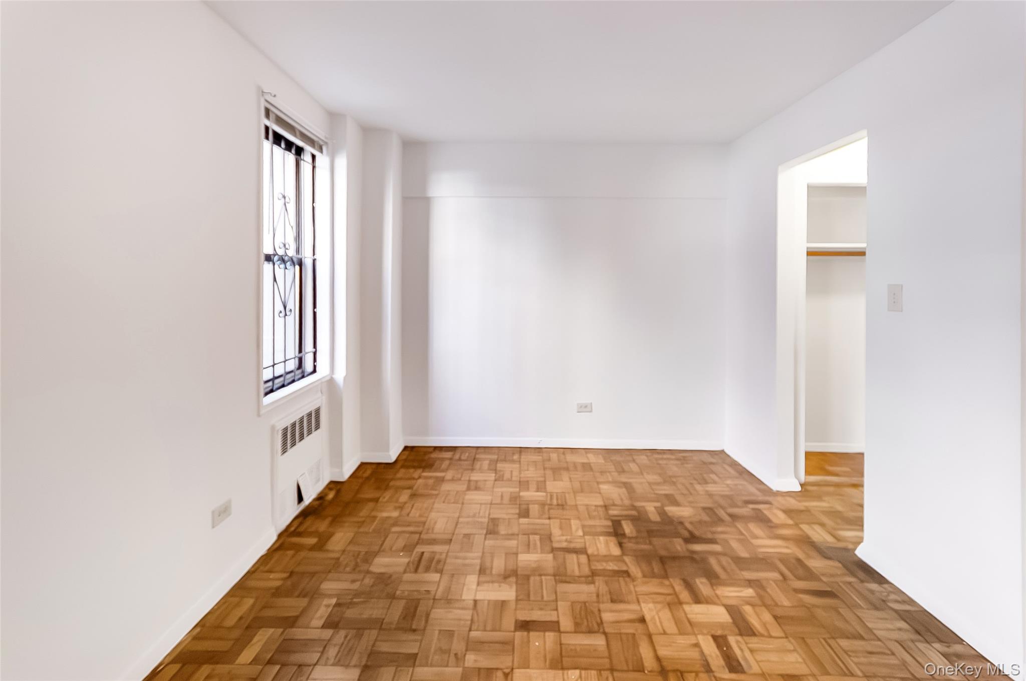 665 Thwaites Place 1x Property Photo 6