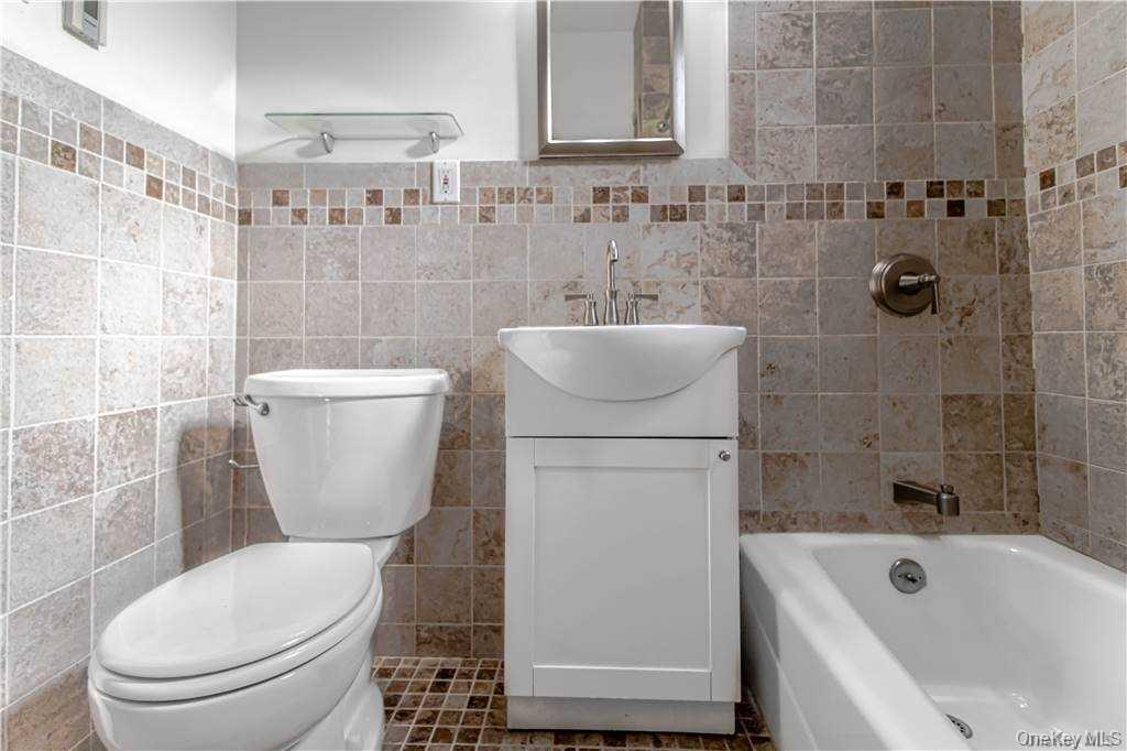 84-02 Beverly Road 2b Property Photo 15