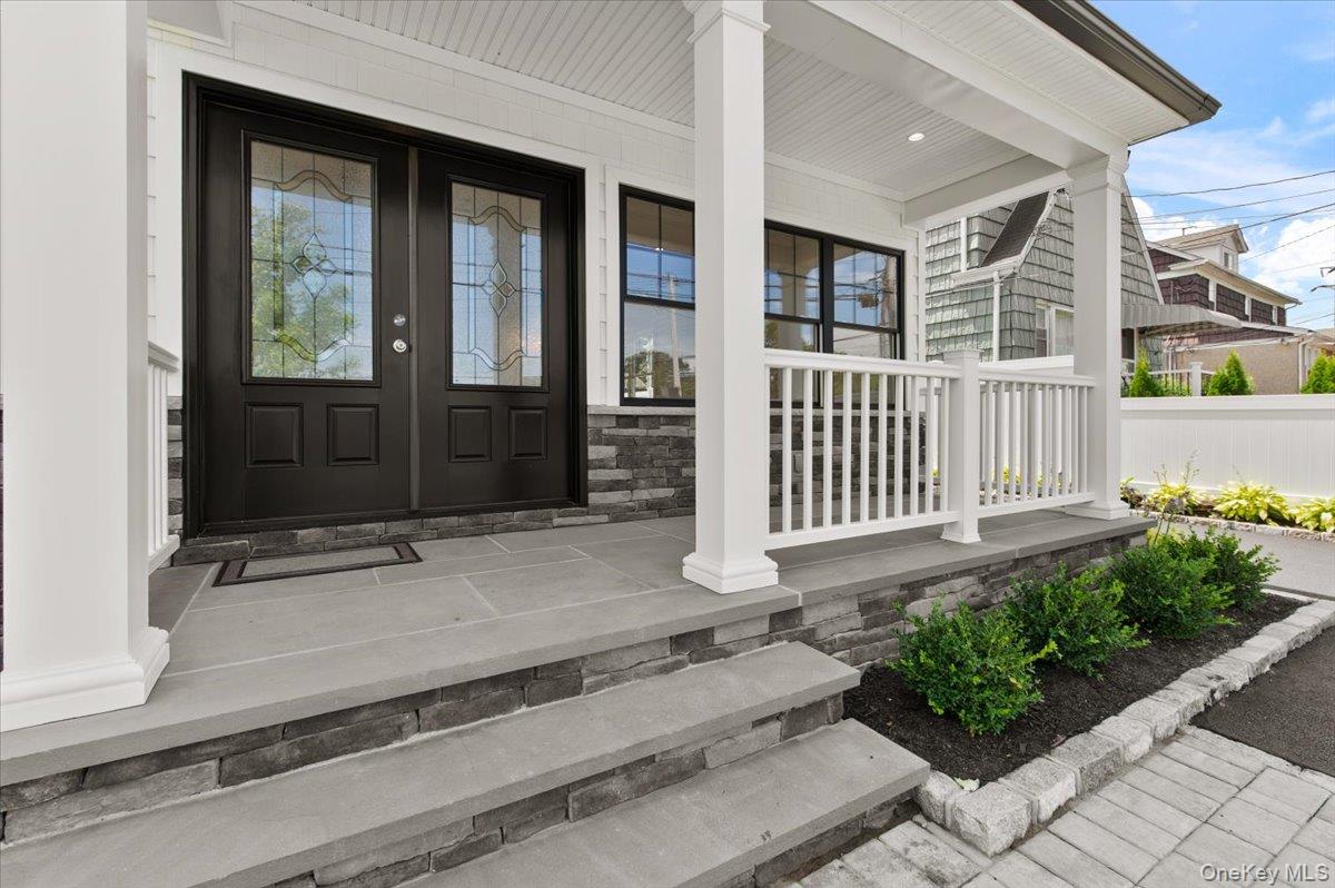 51 Willis Avenue Property Photo 4