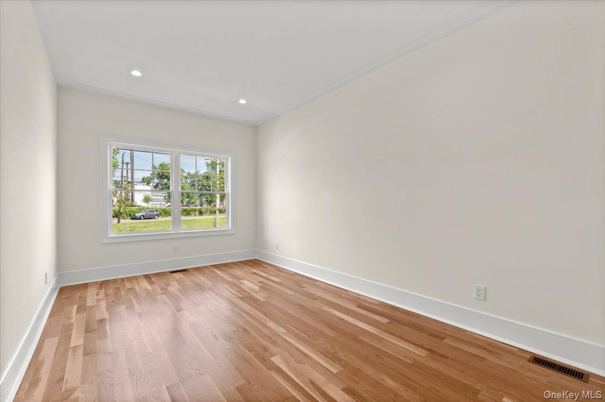51 Willis Avenue Property Photo 25