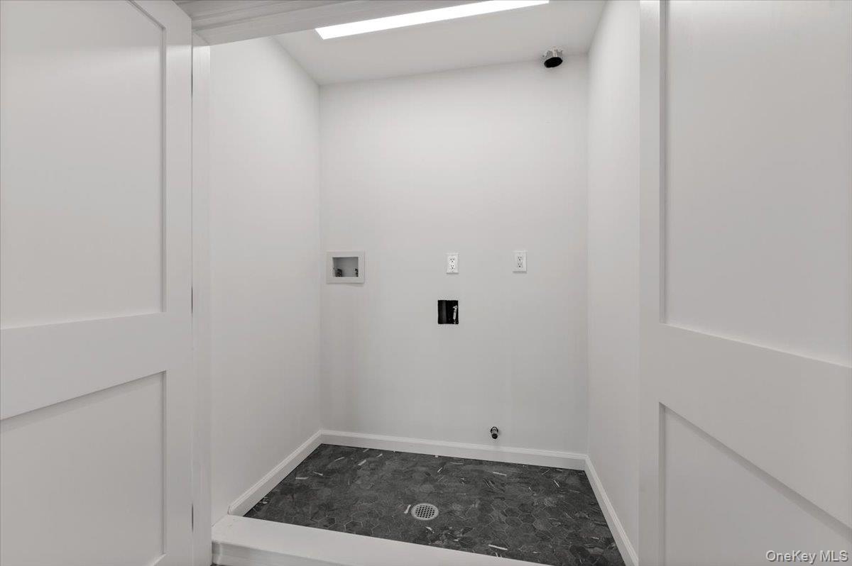 51 Willis Avenue Property Photo 27