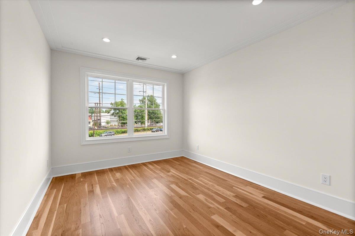 51 Willis Avenue Property Photo 30