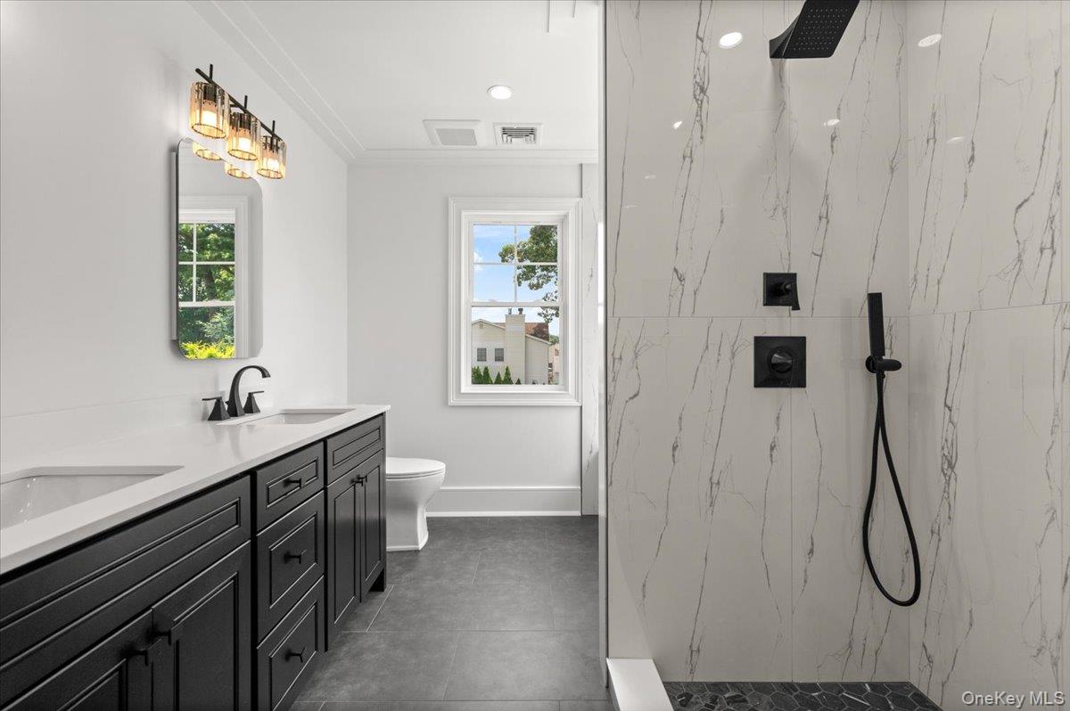 51 Willis Avenue Property Photo 34