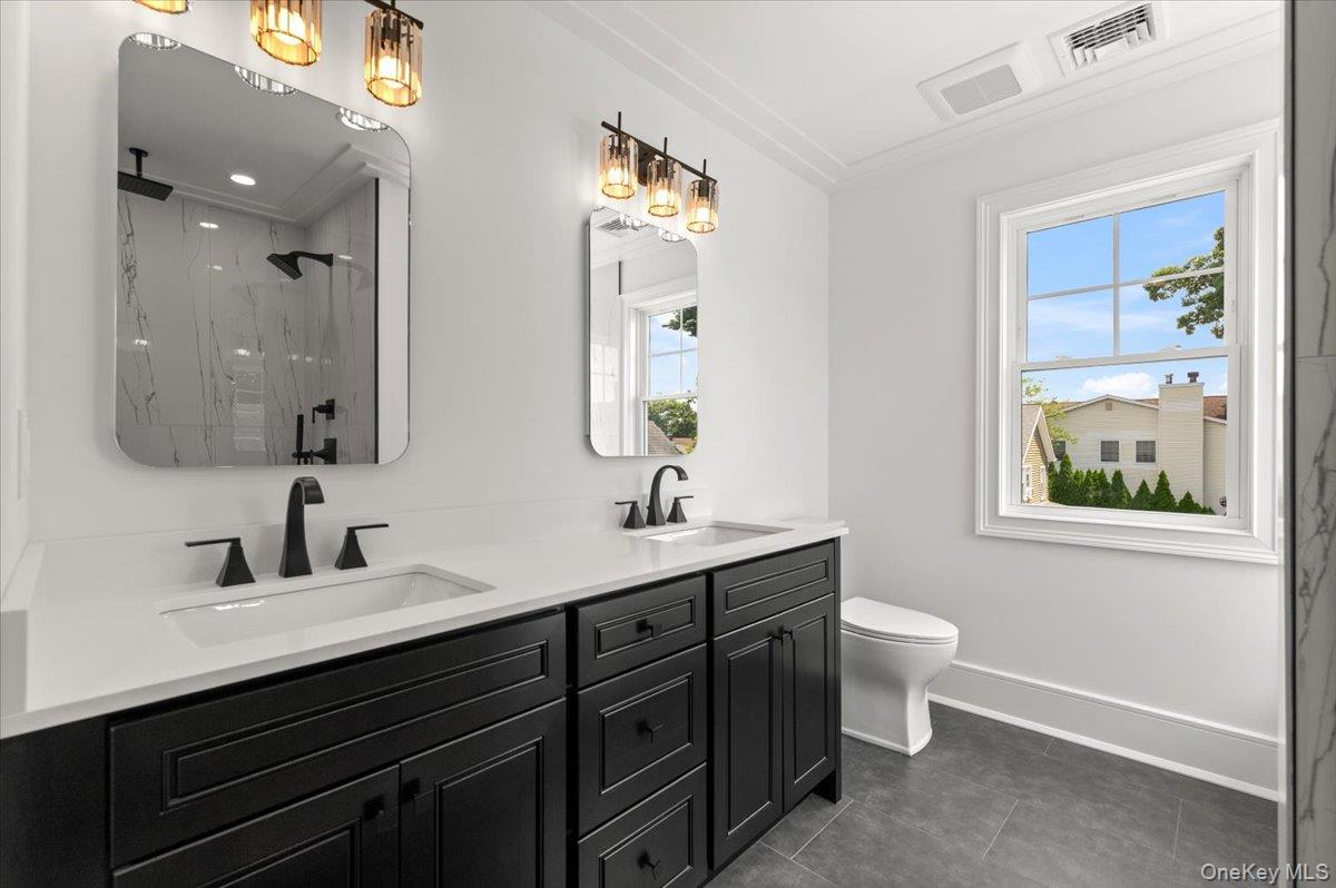 51 Willis Avenue Property Photo 35