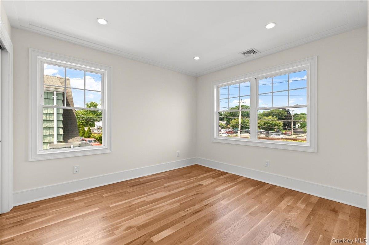 51 Willis Avenue Property Photo 38