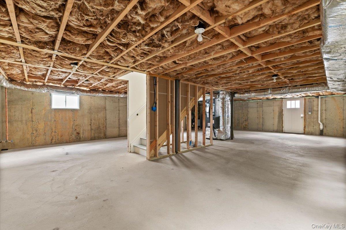 51 Willis Avenue Property Photo 39