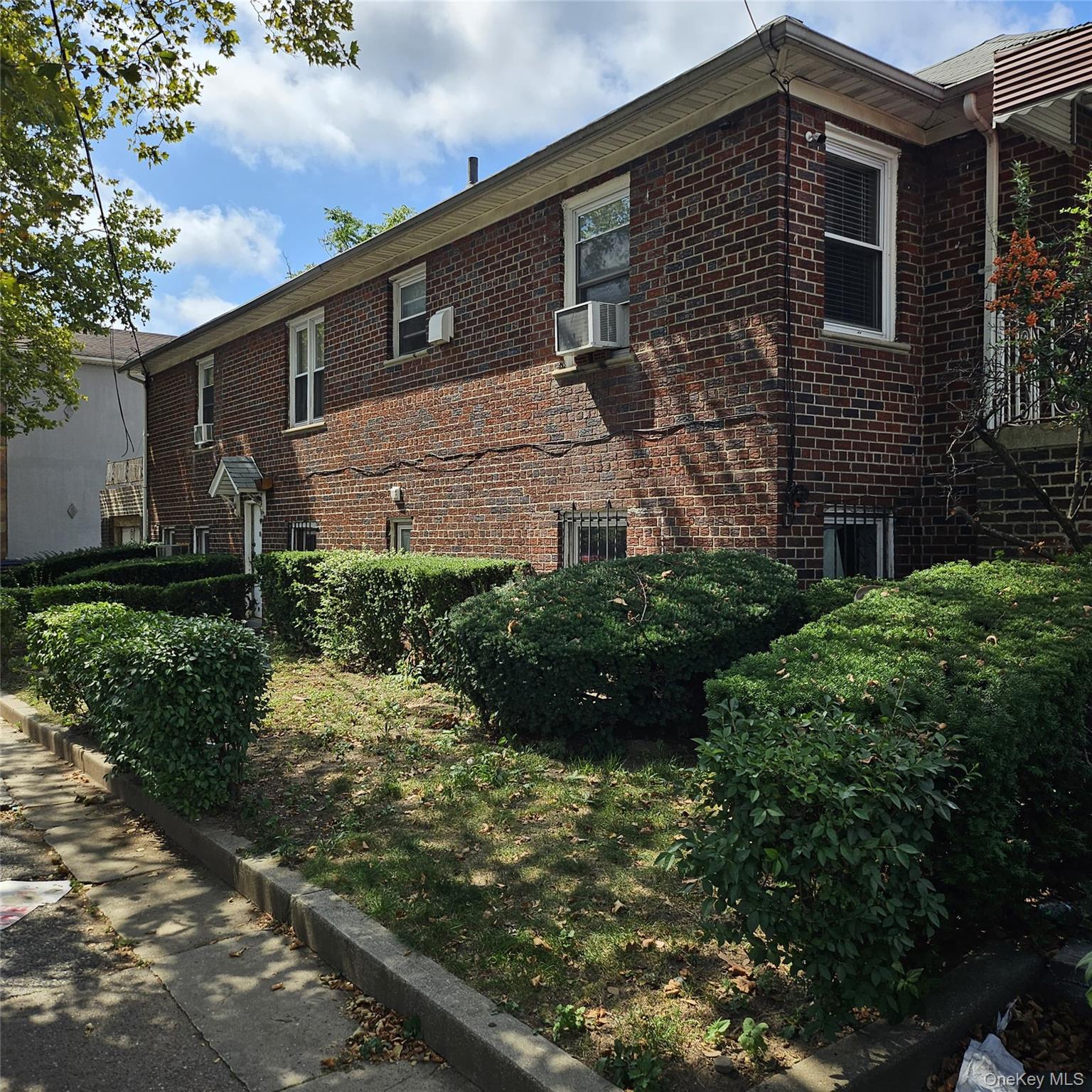 576 Linden Boulevard Property Photo 4