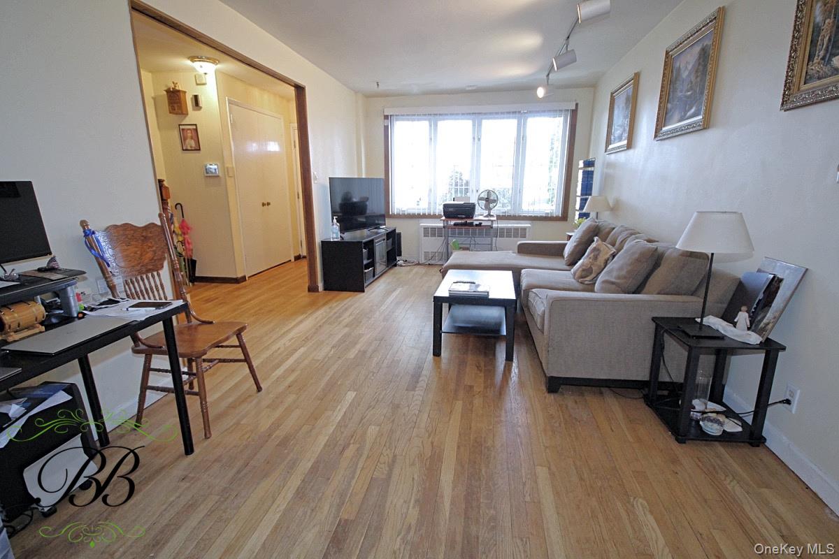 2534 Ralph Avenue Property Photo 5