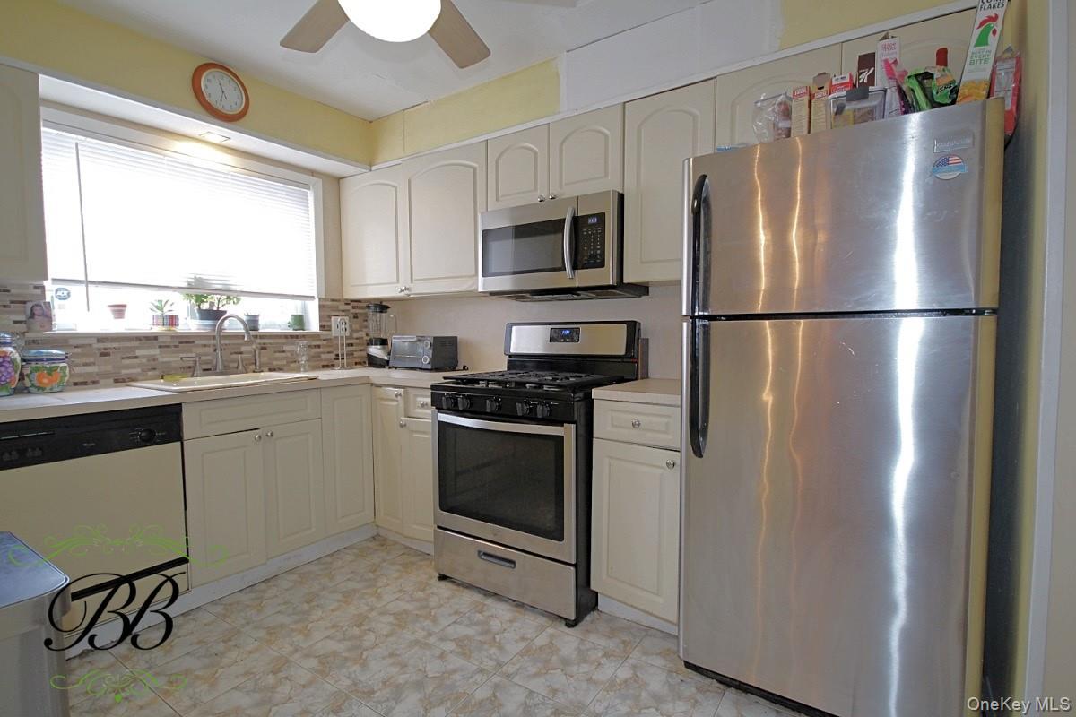 2534 Ralph Avenue Property Photo 8