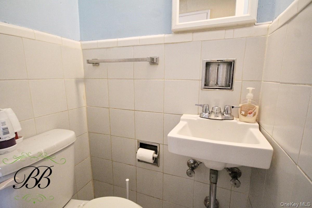 2534 Ralph Avenue Property Photo 13