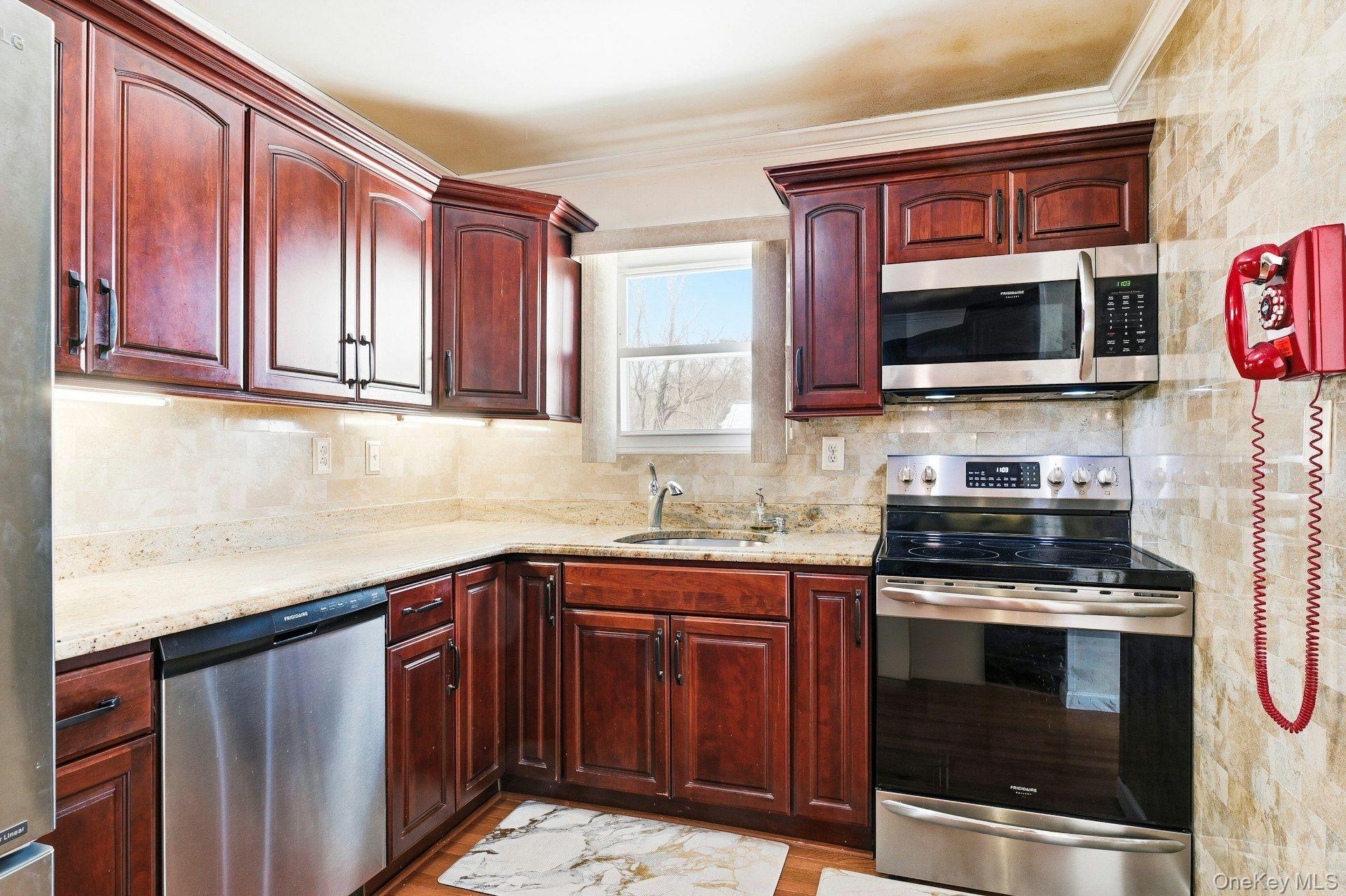 1028 Thomas Avenue Property Photo 12