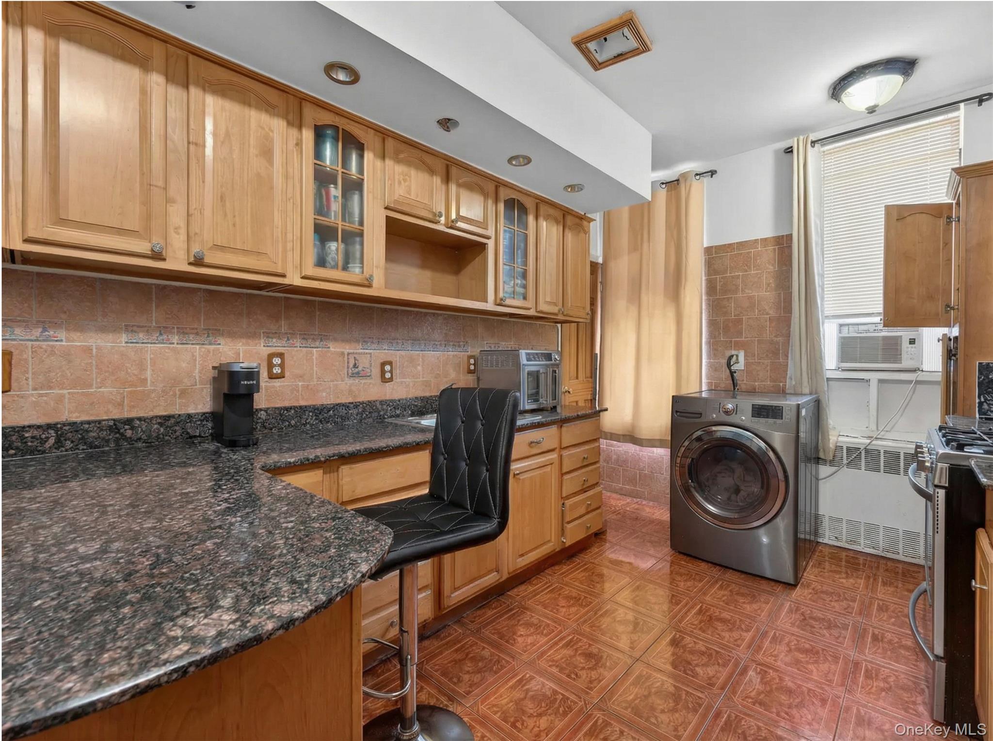 1434 Greene Avenue Property Photo 3