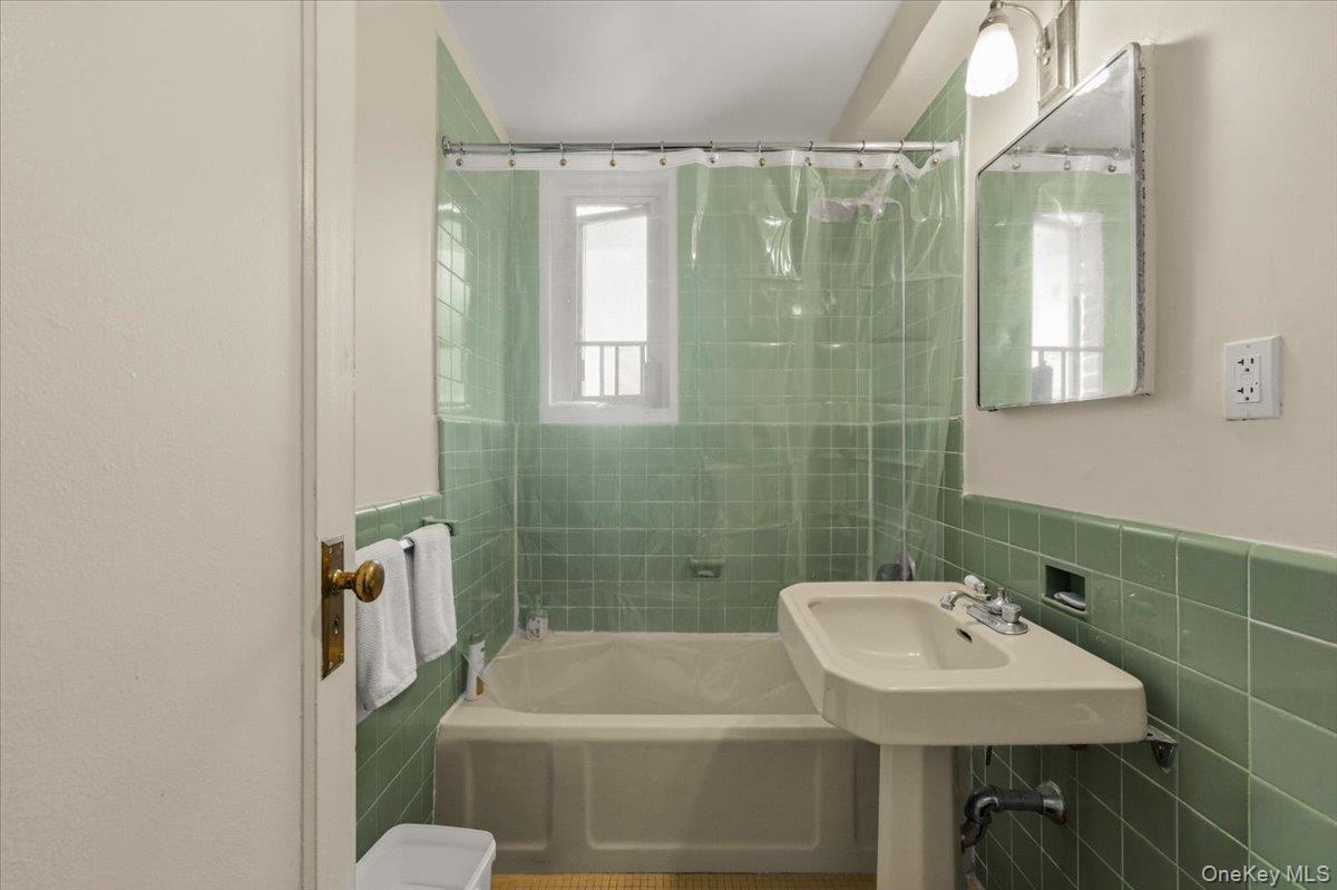 1503 Metropolitan Avenue 5a Property Photo 7