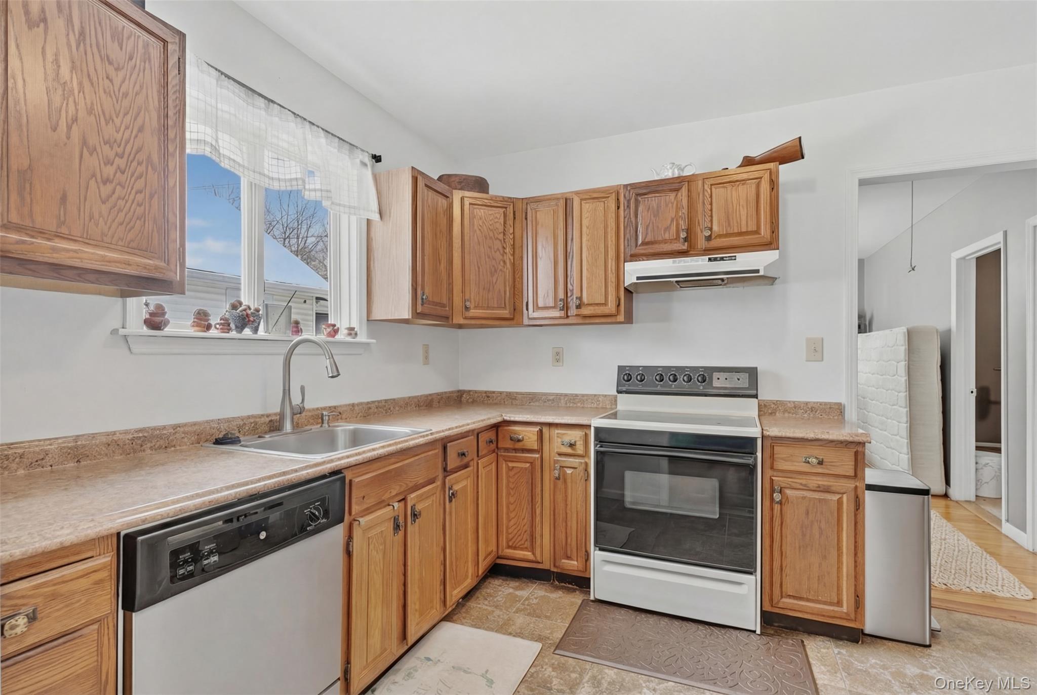 10 Maple Avenue Property Photo 6