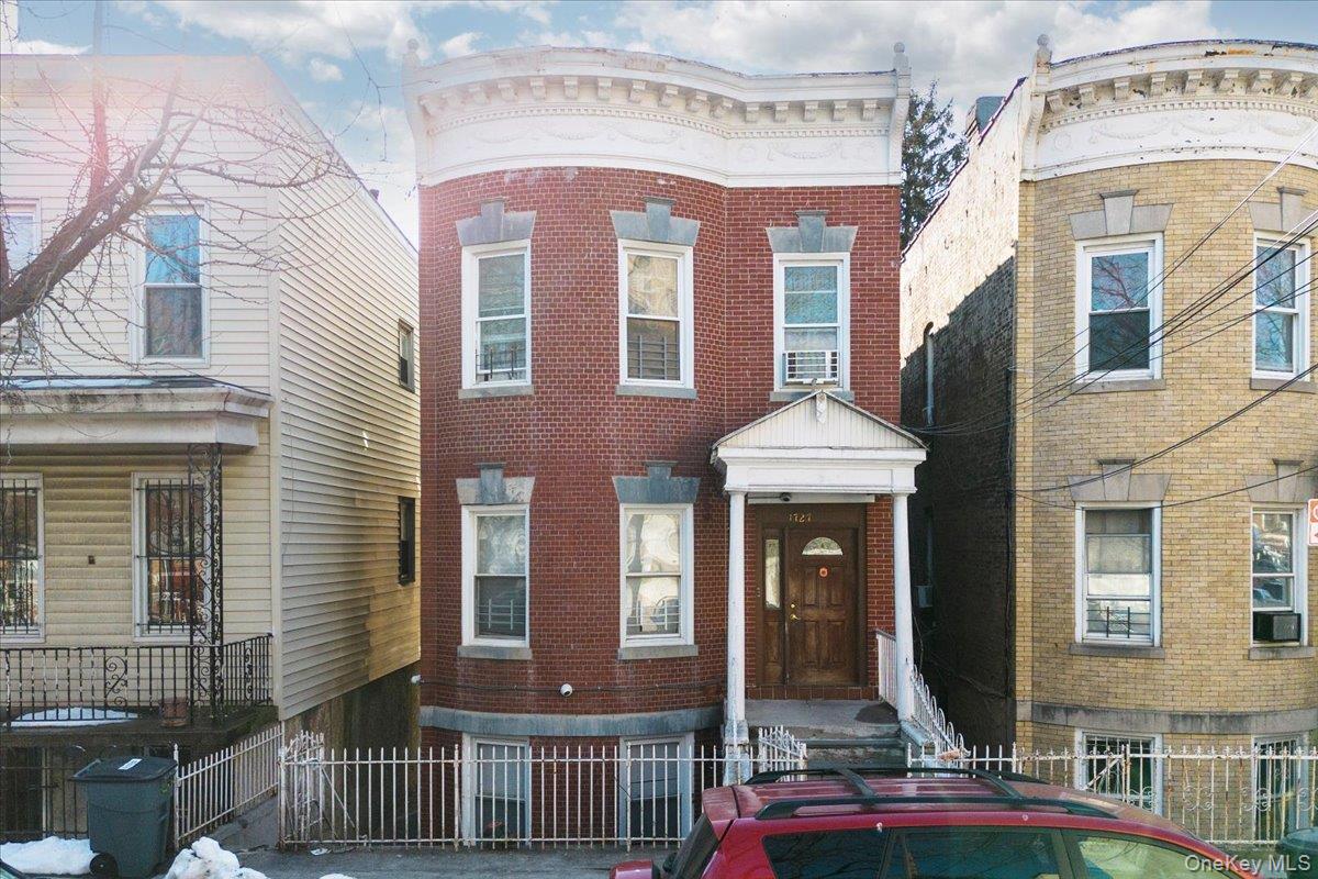 1727 Victor Street Property Photo 2