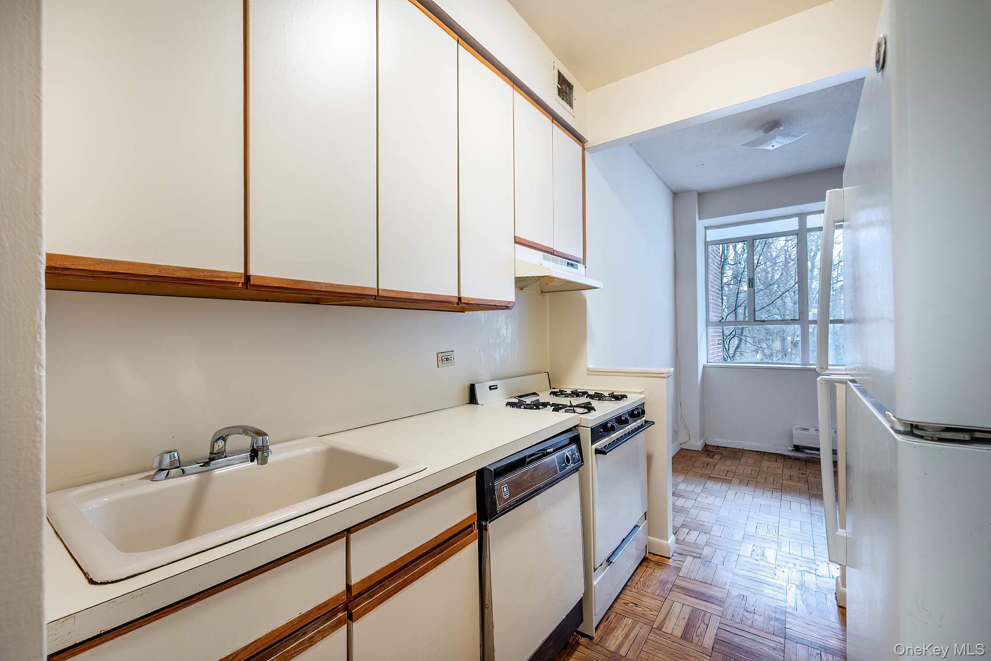 2727 Palisade Avenue 5a Property Photo 7