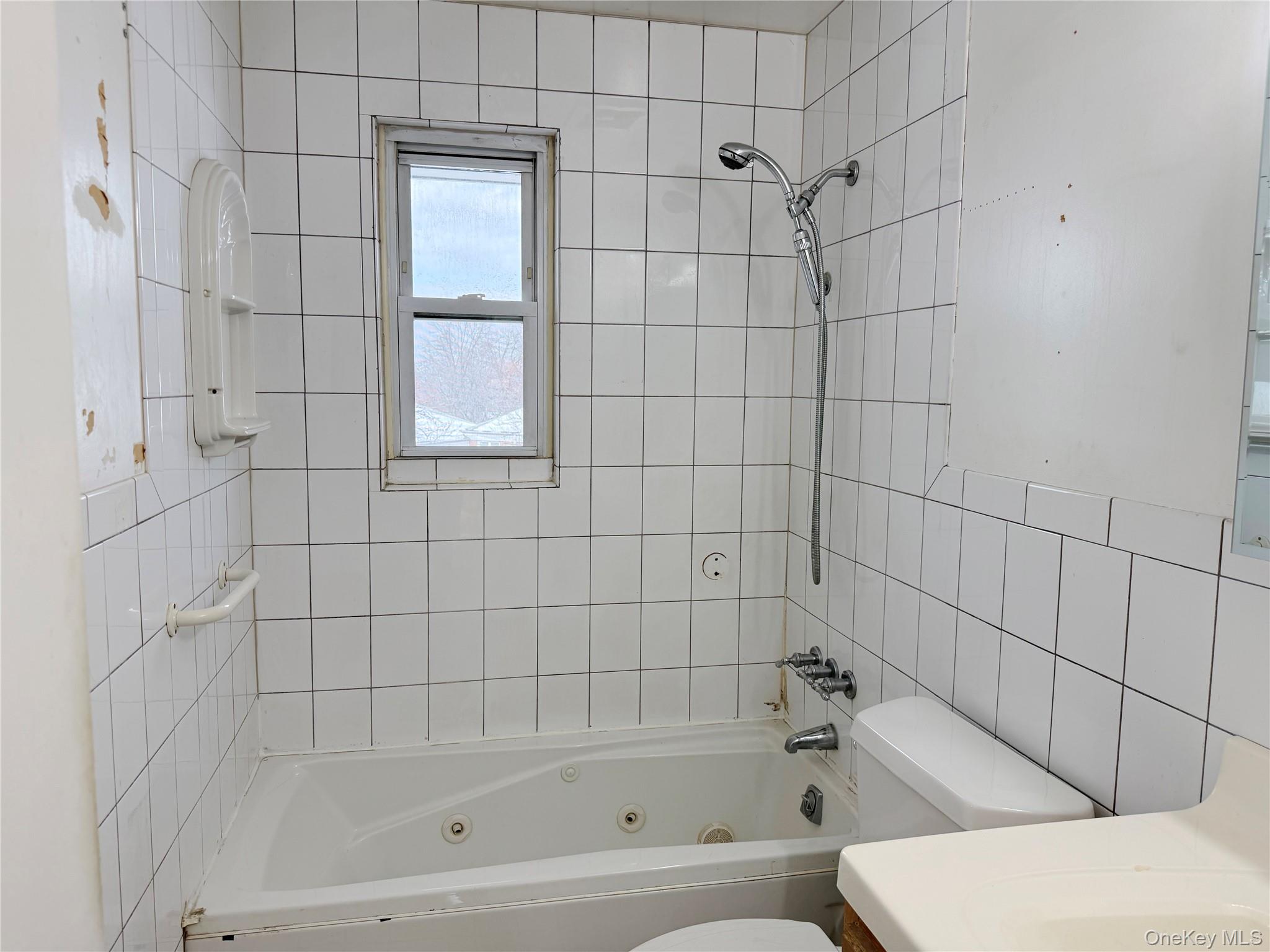 13-16 212th Street Upper Property Photo 11