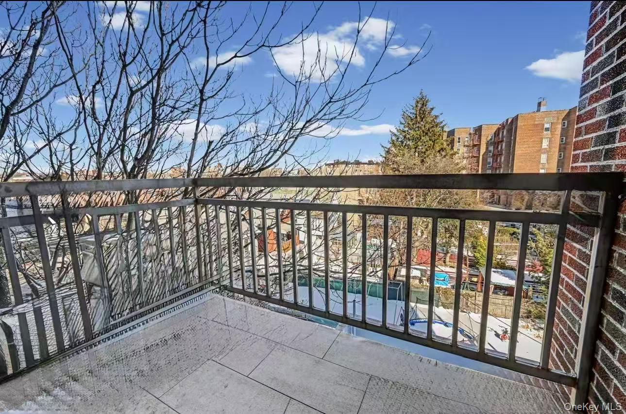 8409 Queens Boulevard 4b Property Photo 2