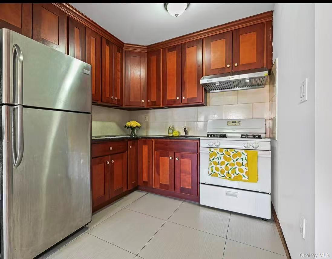 8409 Queens Boulevard 4b Property Photo 3