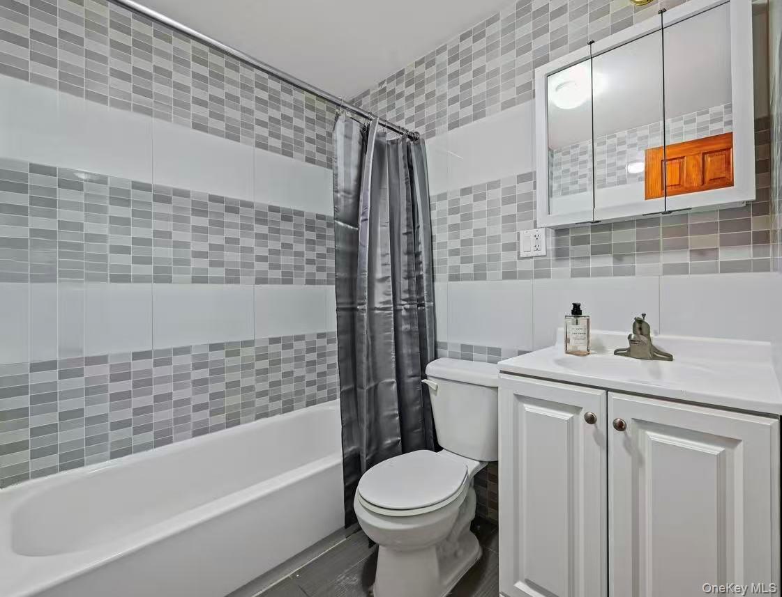 8409 Queens Boulevard 4b Property Photo 6
