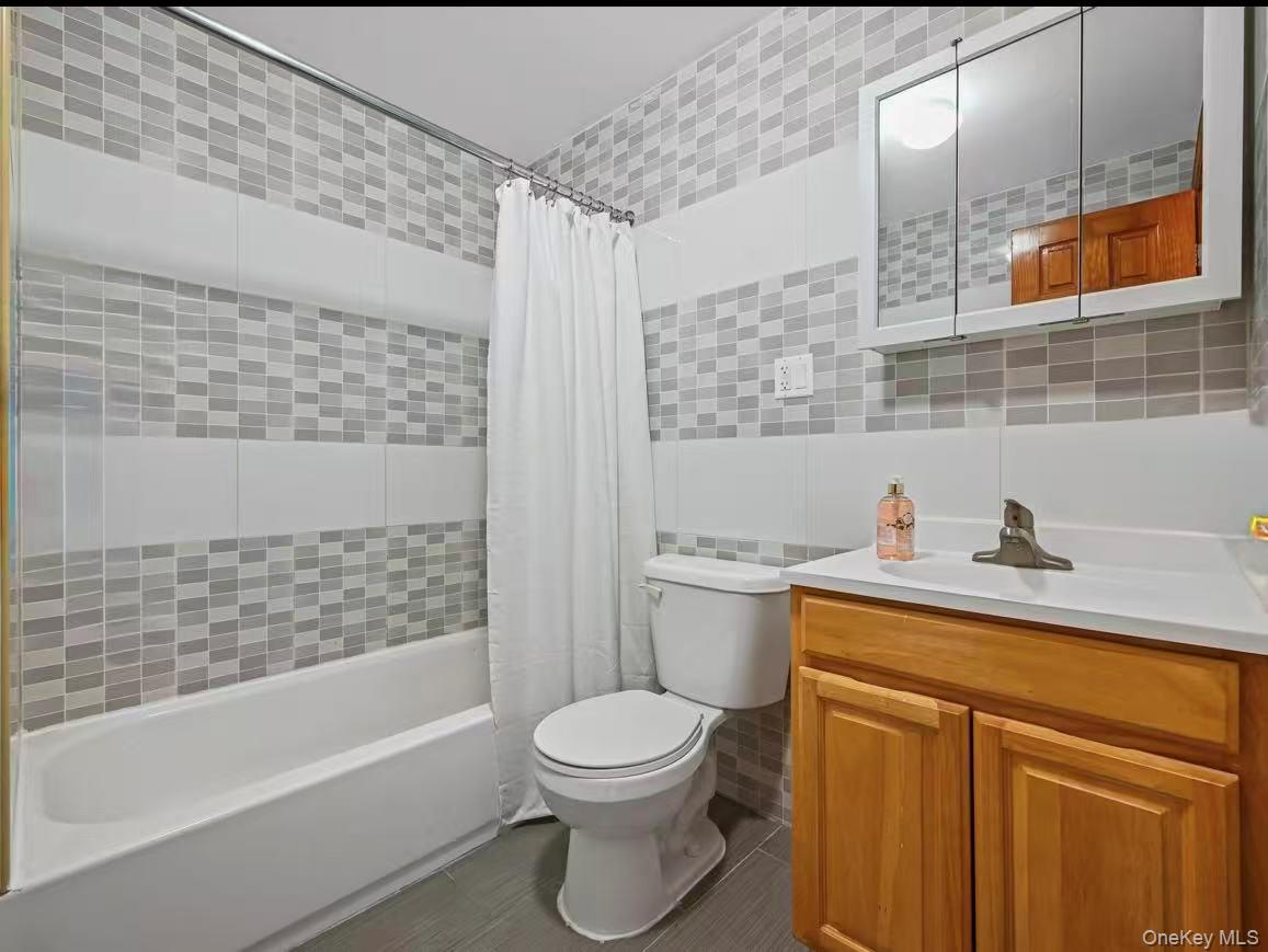8409 Queens Boulevard 4b Property Photo 7
