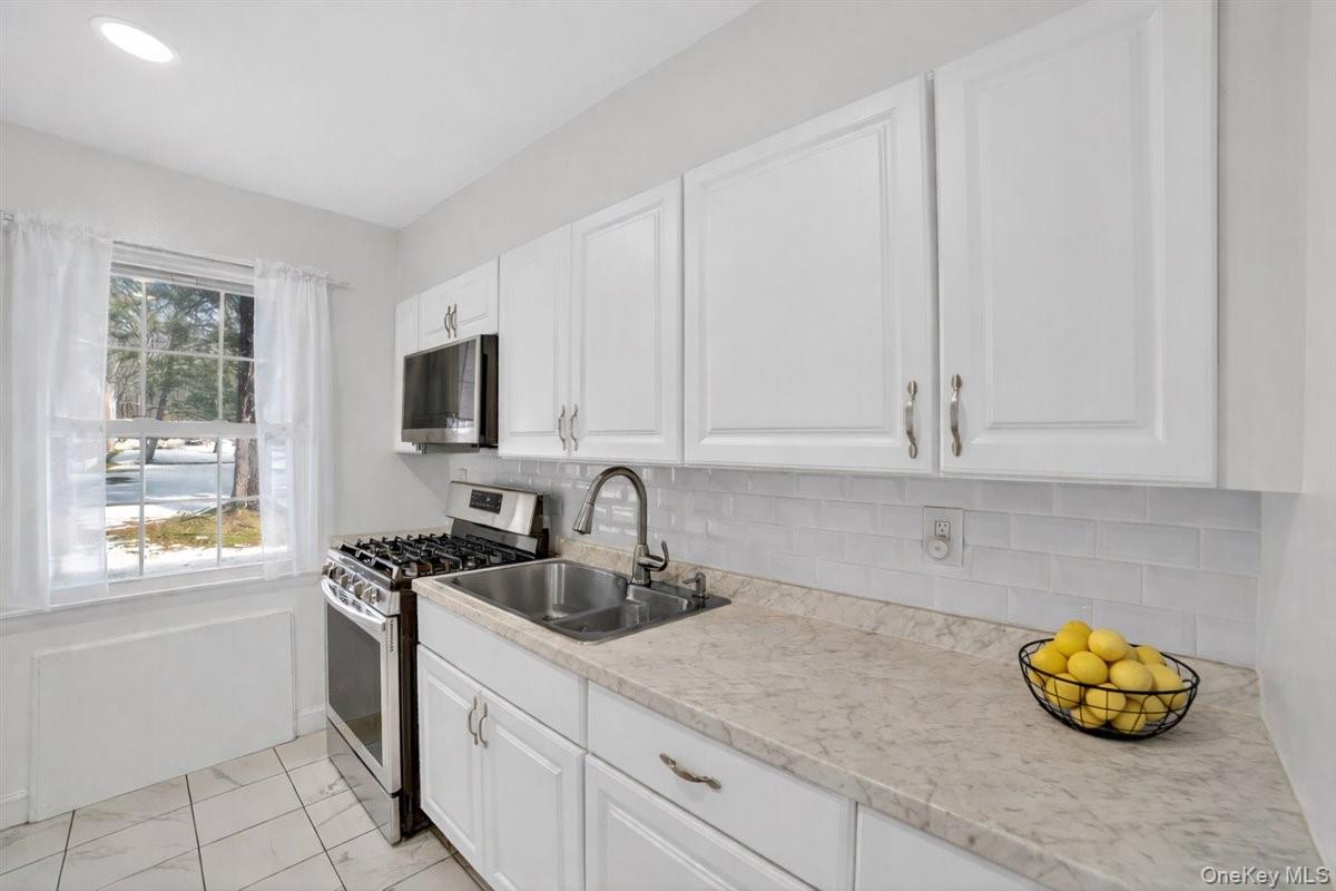 1 Fieldstone Drive 77 Property Photo 3
