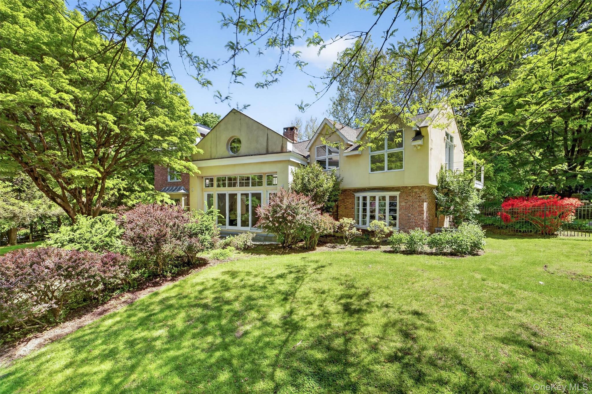 6 W Sunnyside Lane Property Photo 1