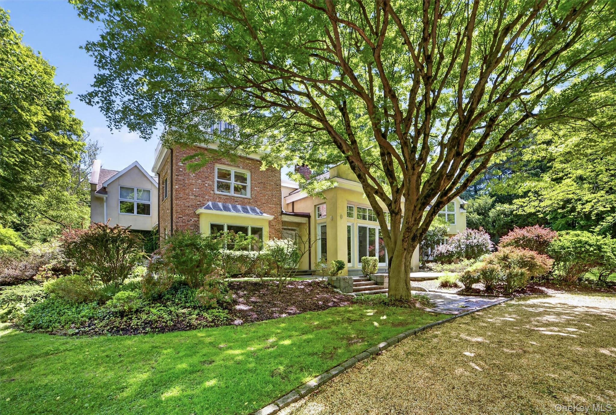 6 W Sunnyside Lane Property Photo 3