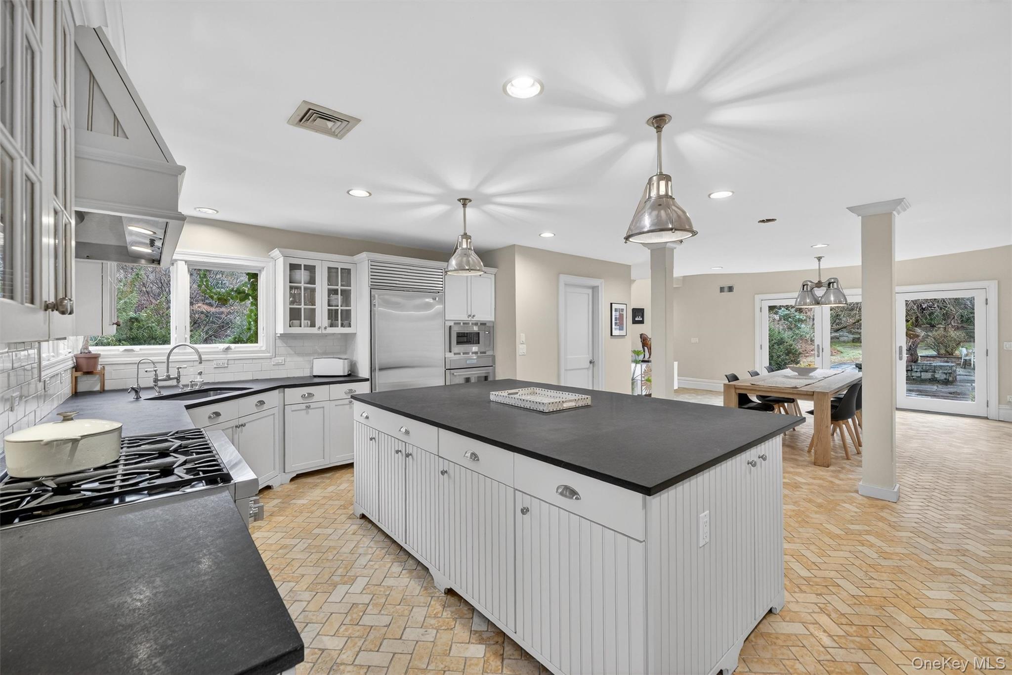 6 W Sunnyside Lane Property Photo 11