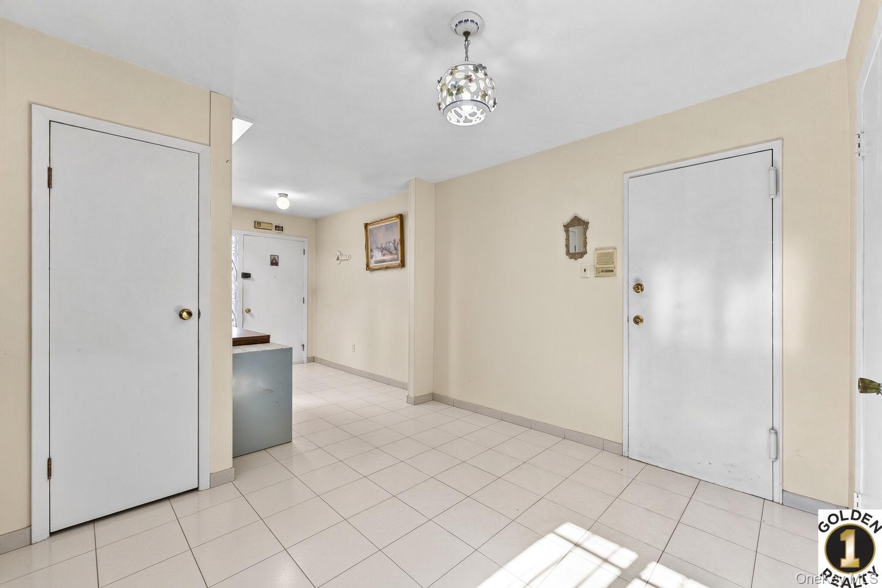 1665 156th Street Property Photo 3
