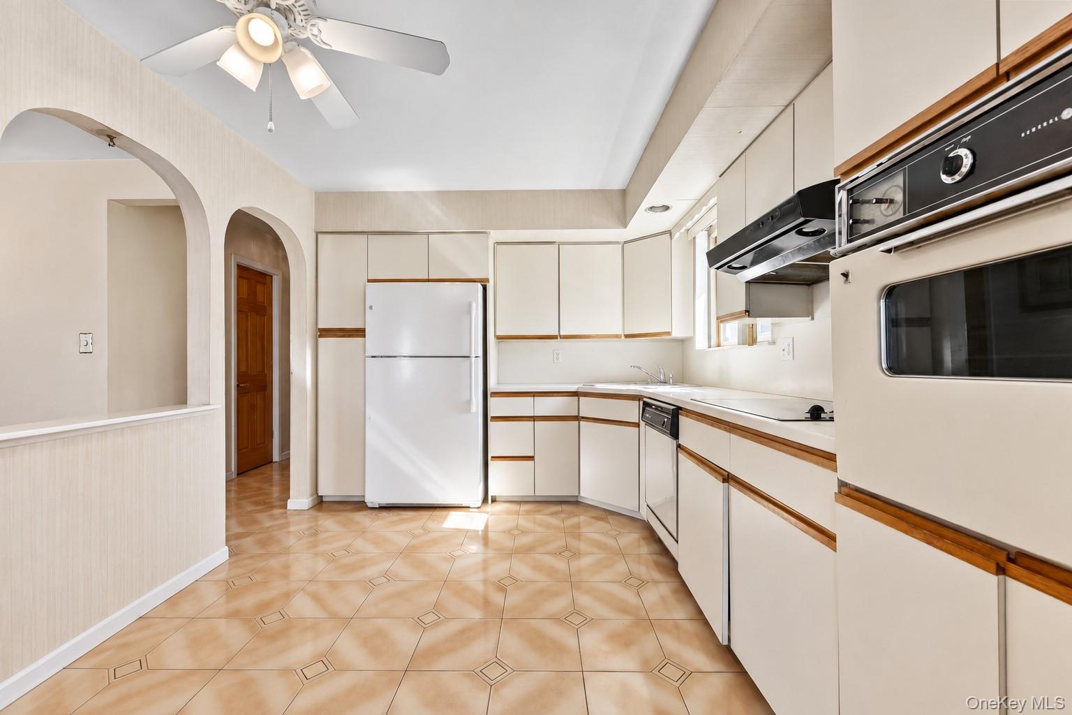 1665 156th Street Property Photo 5