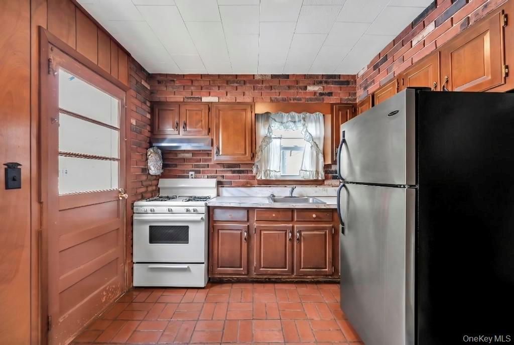 189 Ontario Avenue Property Photo 5