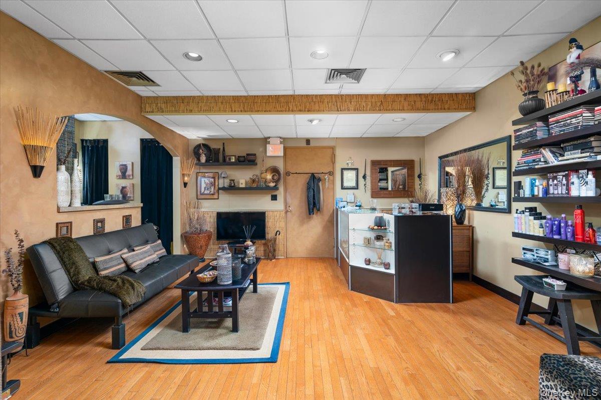388 Westchester Avenue 1e Property Photo 6