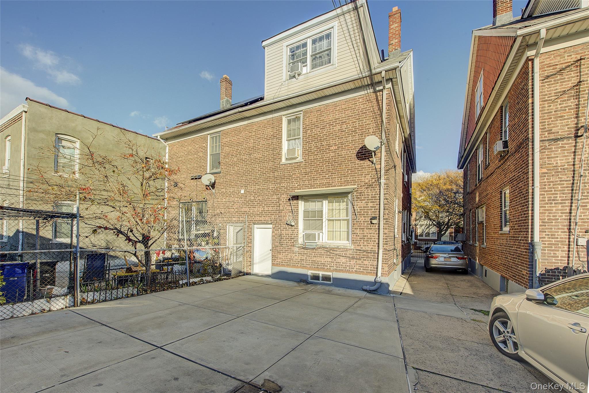 3528 93rd Street Property Photo 4