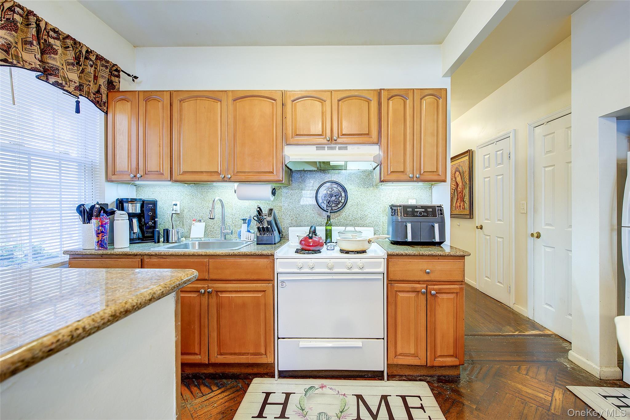 3528 93rd Street Property Photo 10