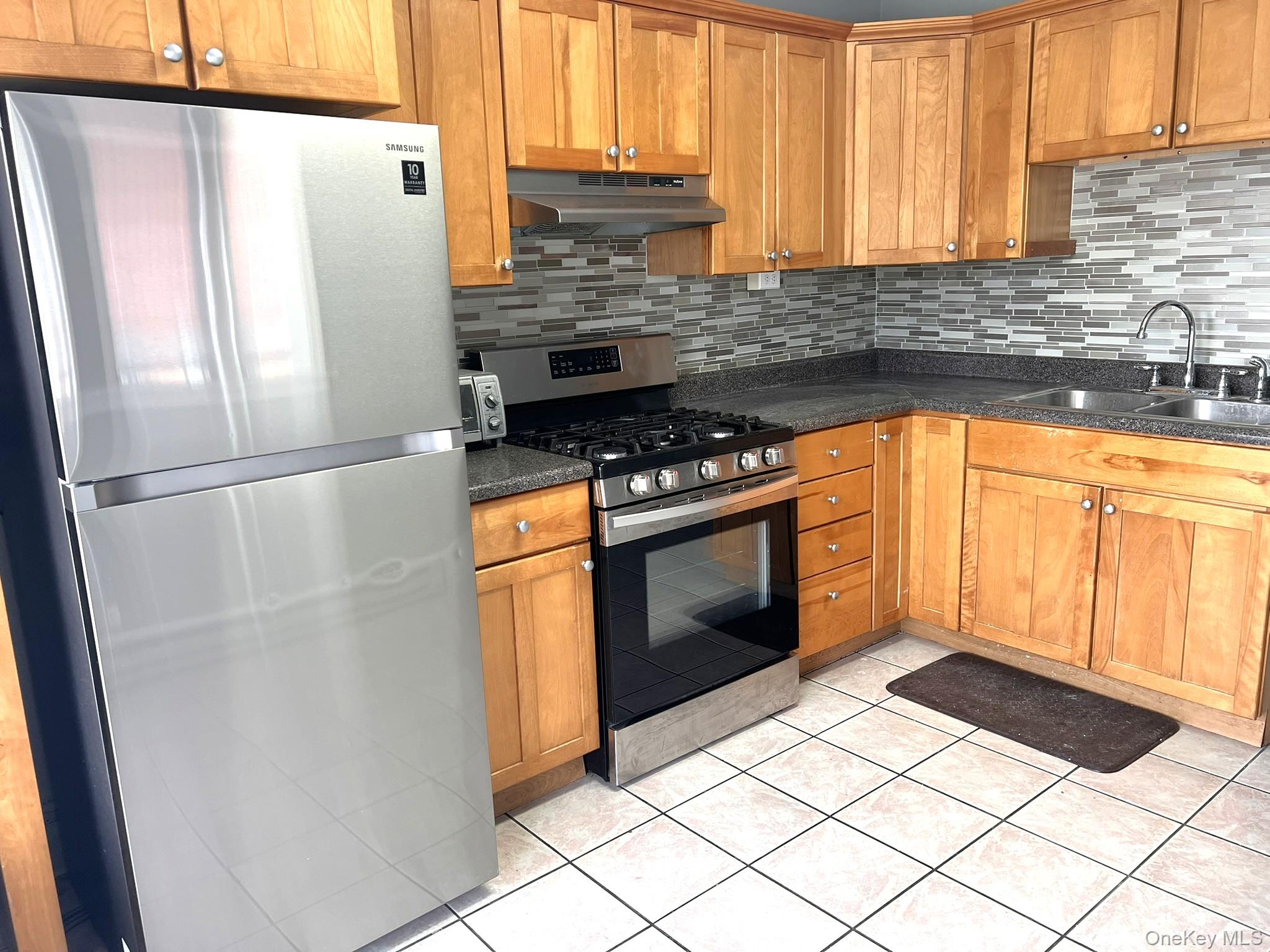 2 Raymond Avenue 3c Property Photo 3