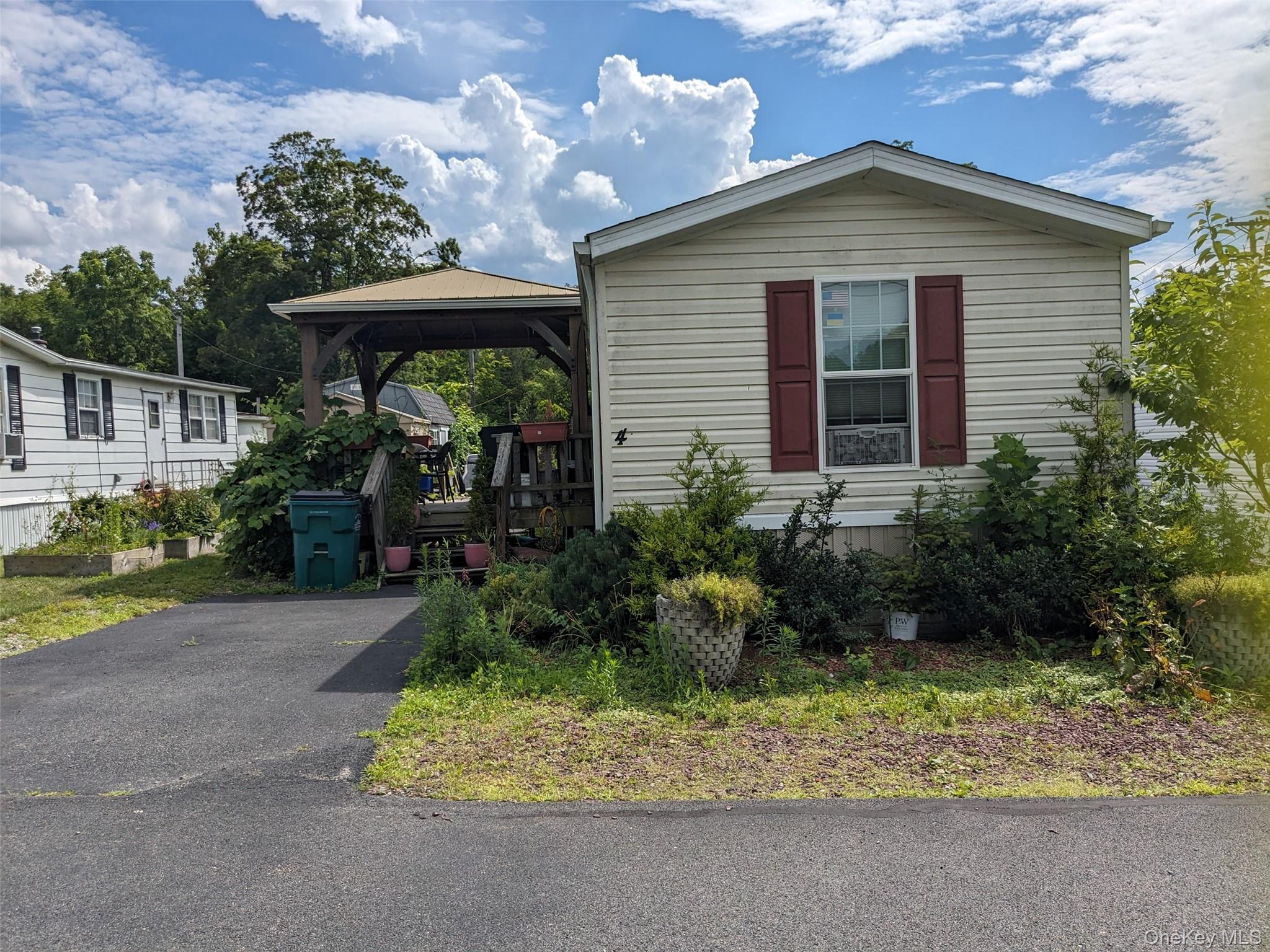 4 Treeline Circle 4 Property Photo 2