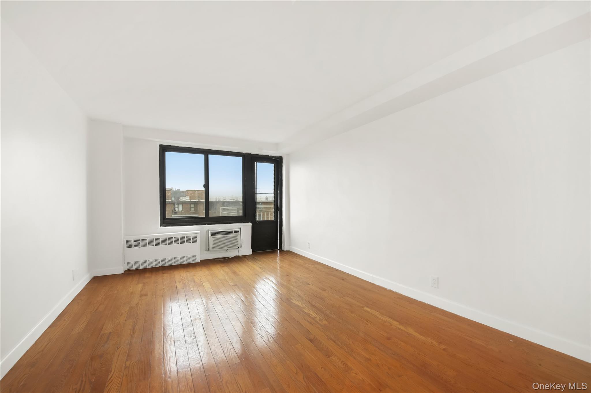 195 Willoughby Avenue 1708 Property Photo 2