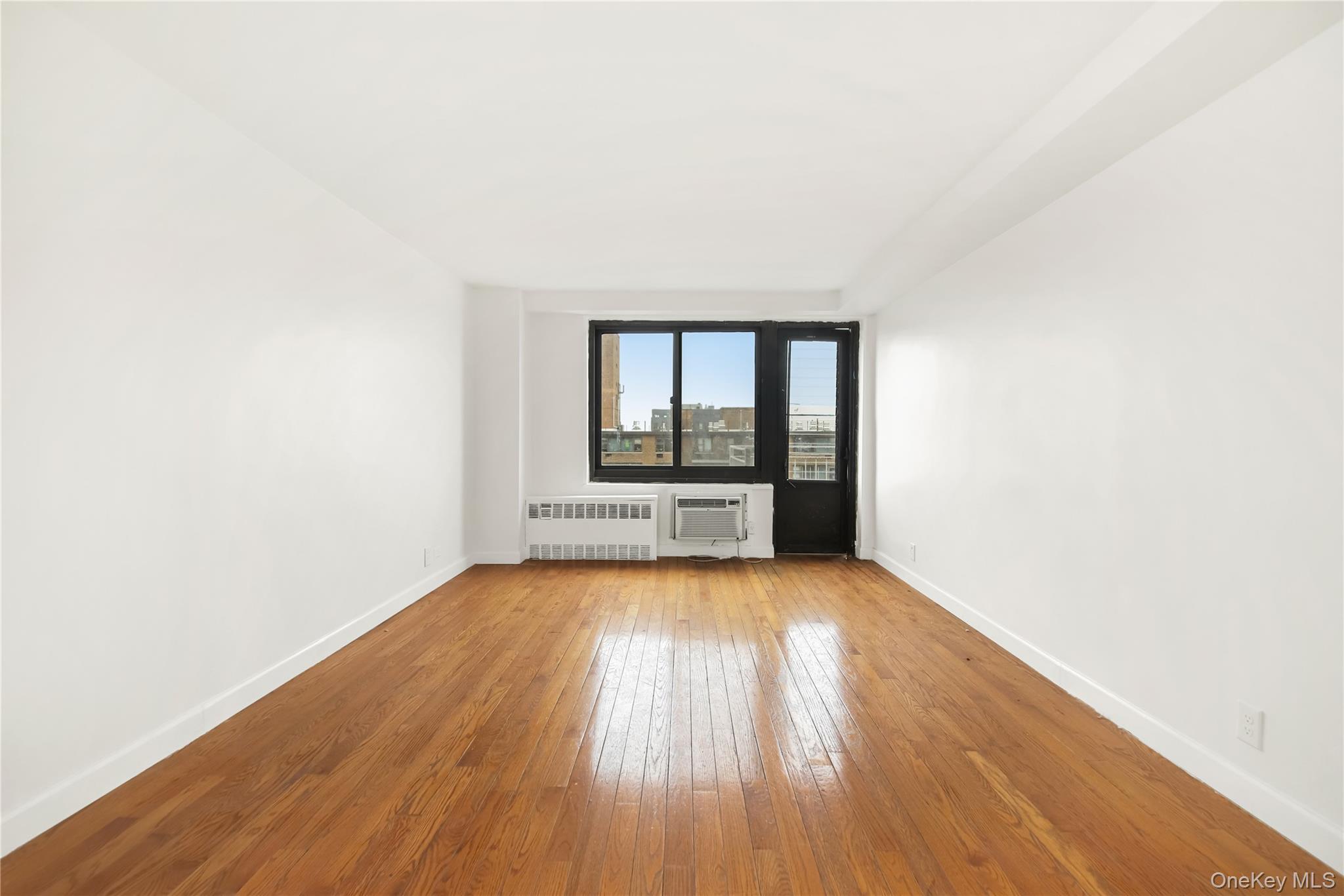 195 Willoughby Avenue 1708 Property Photo 3