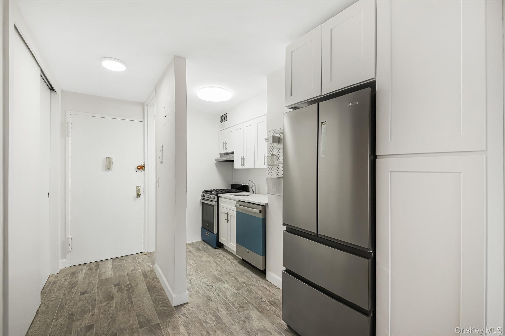 195 Willoughby Avenue 1708 Property Photo 6
