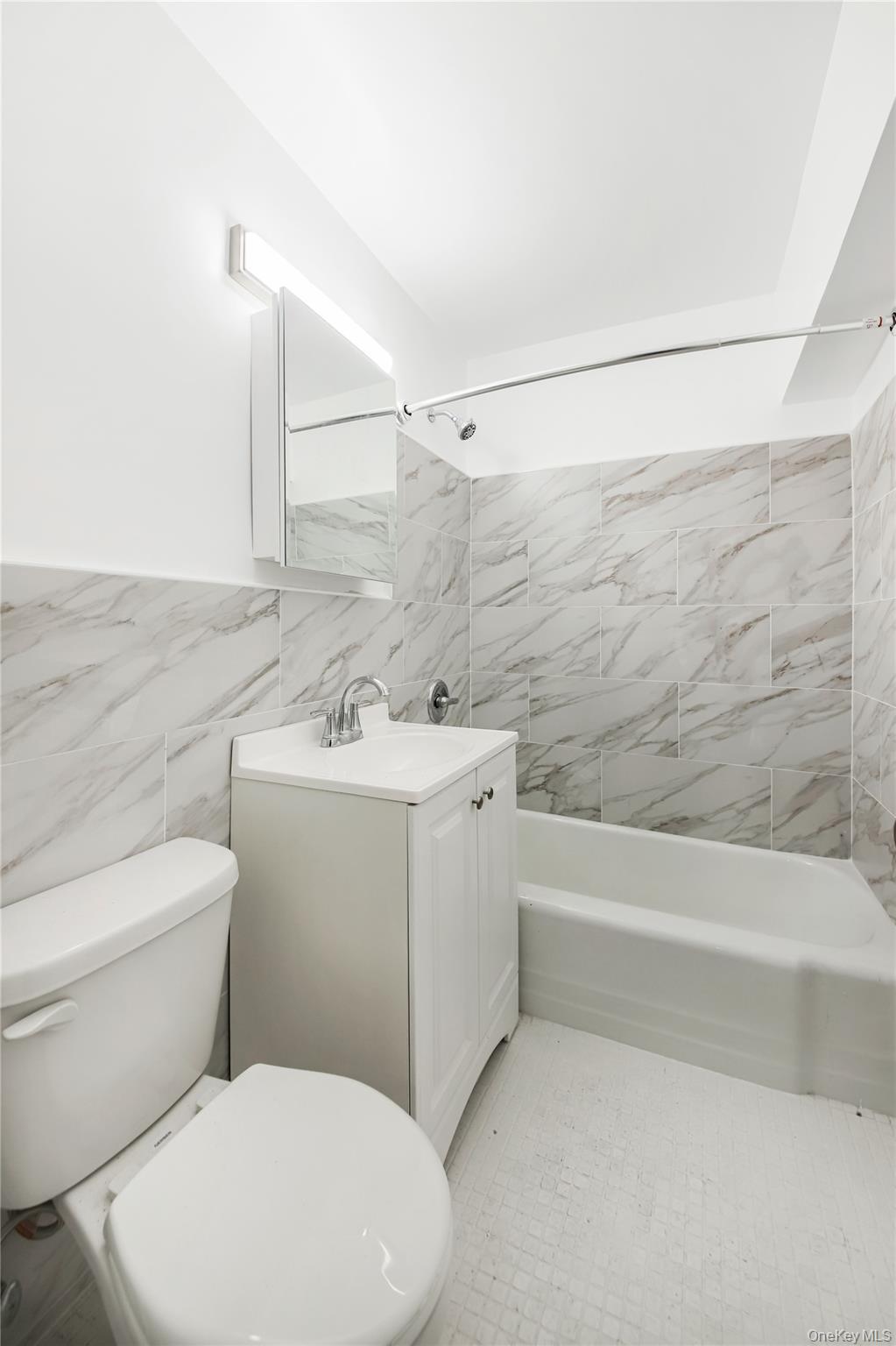 195 Willoughby Avenue 1708 Property Photo 9