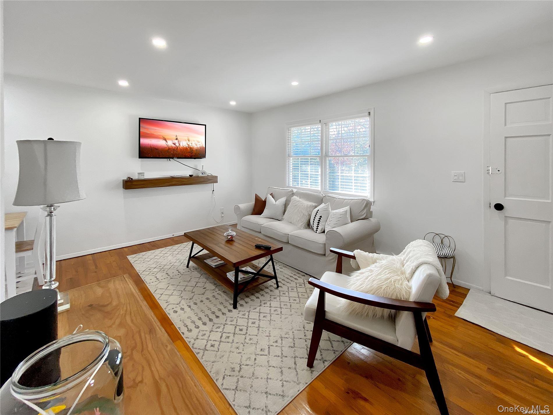 18 Old Riverhead Road Property Photo 2