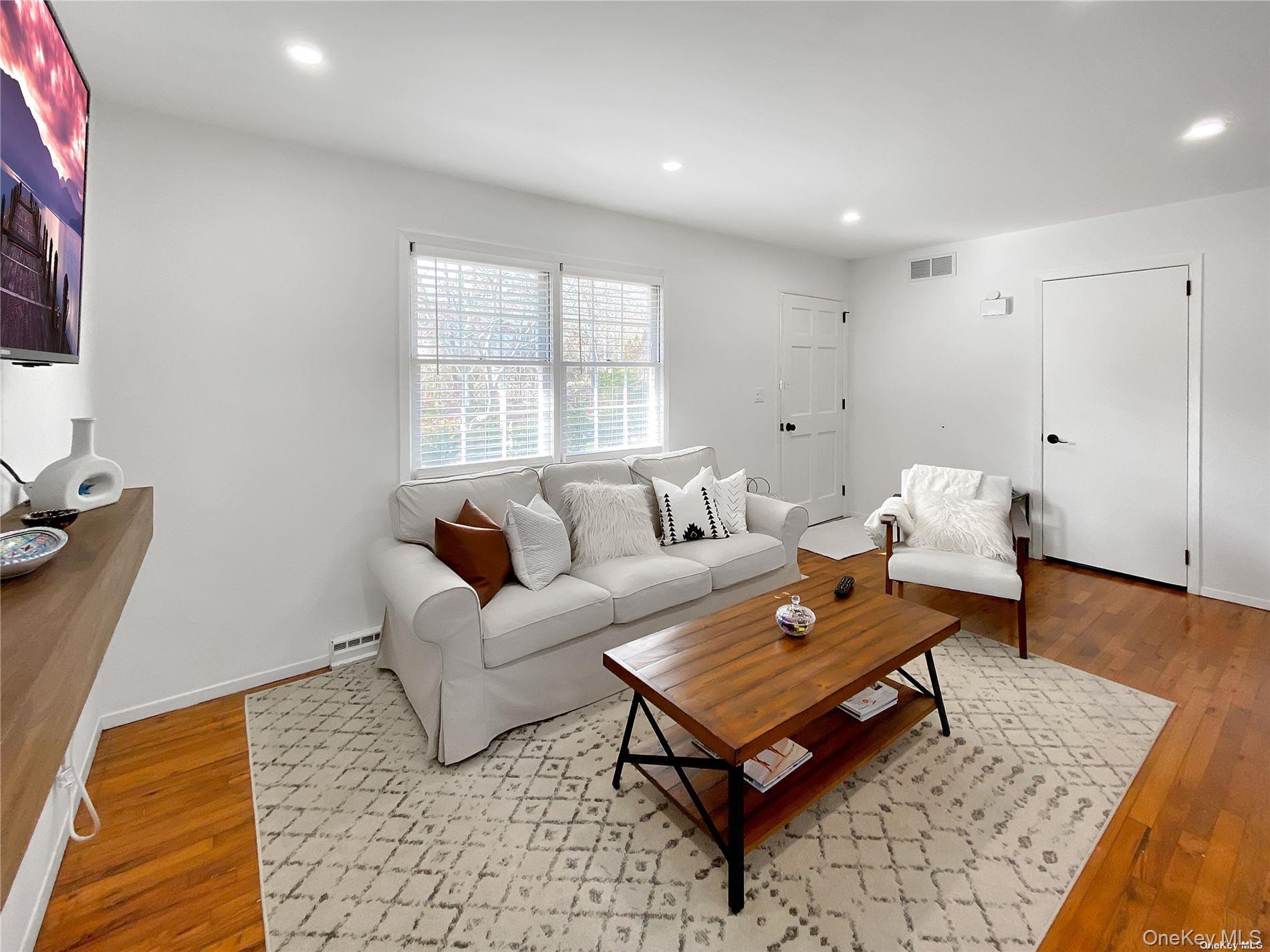 18 Old Riverhead Road Property Photo 3
