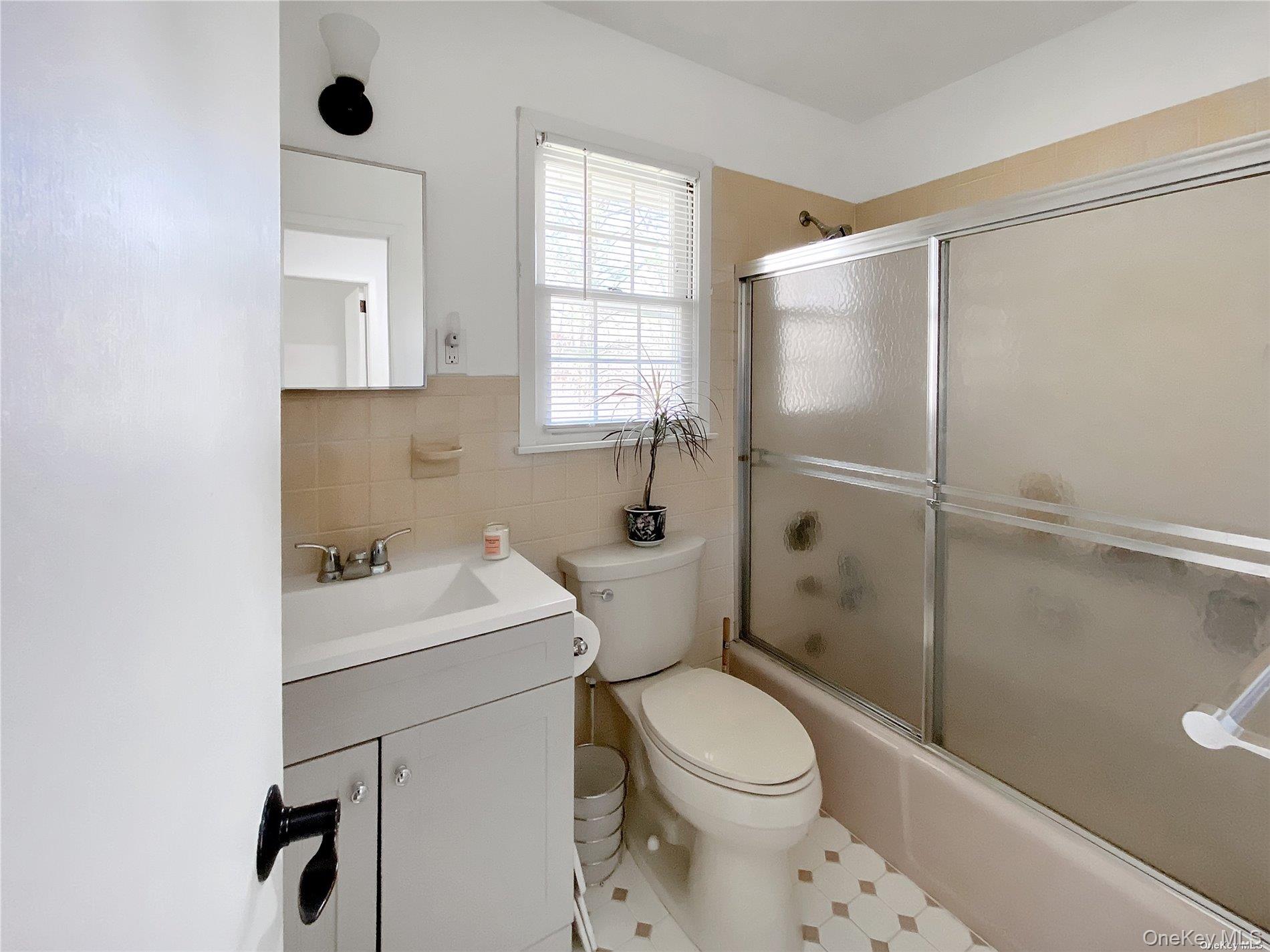 18 Old Riverhead Road Property Photo 9