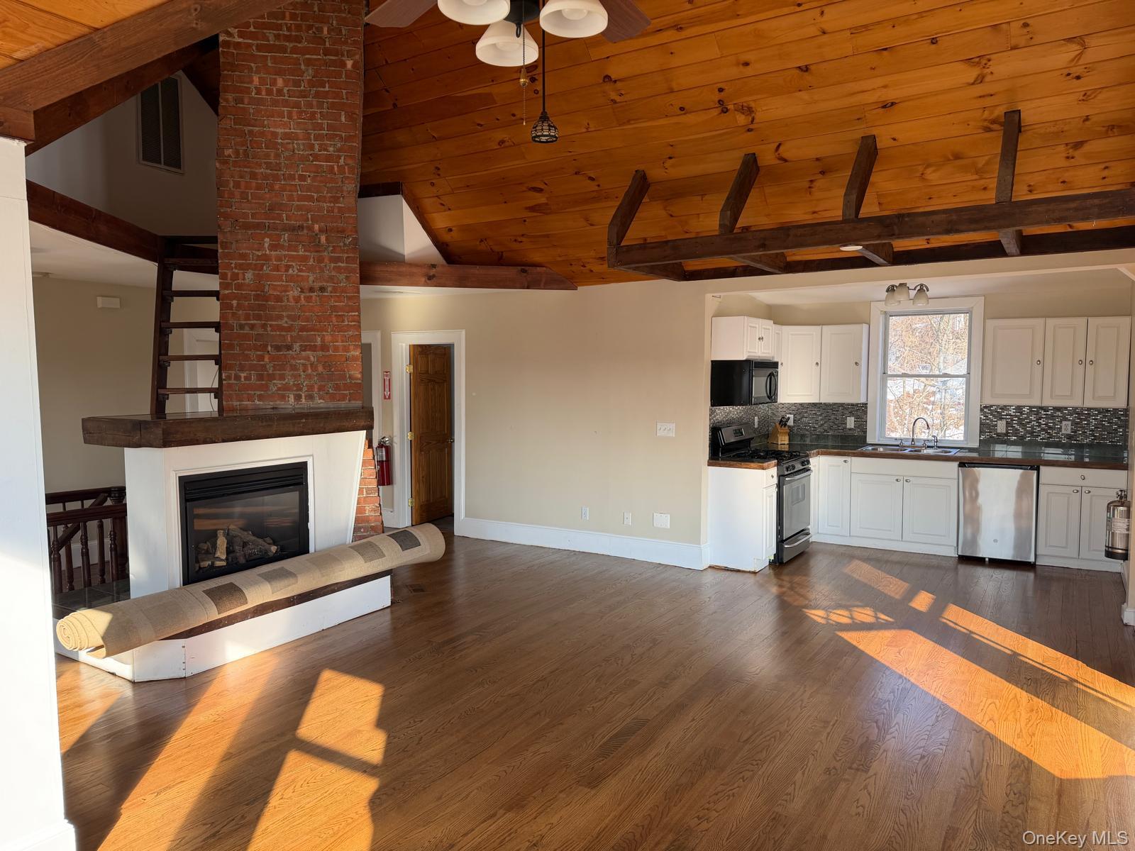 54 N Broadway Property Photo 8