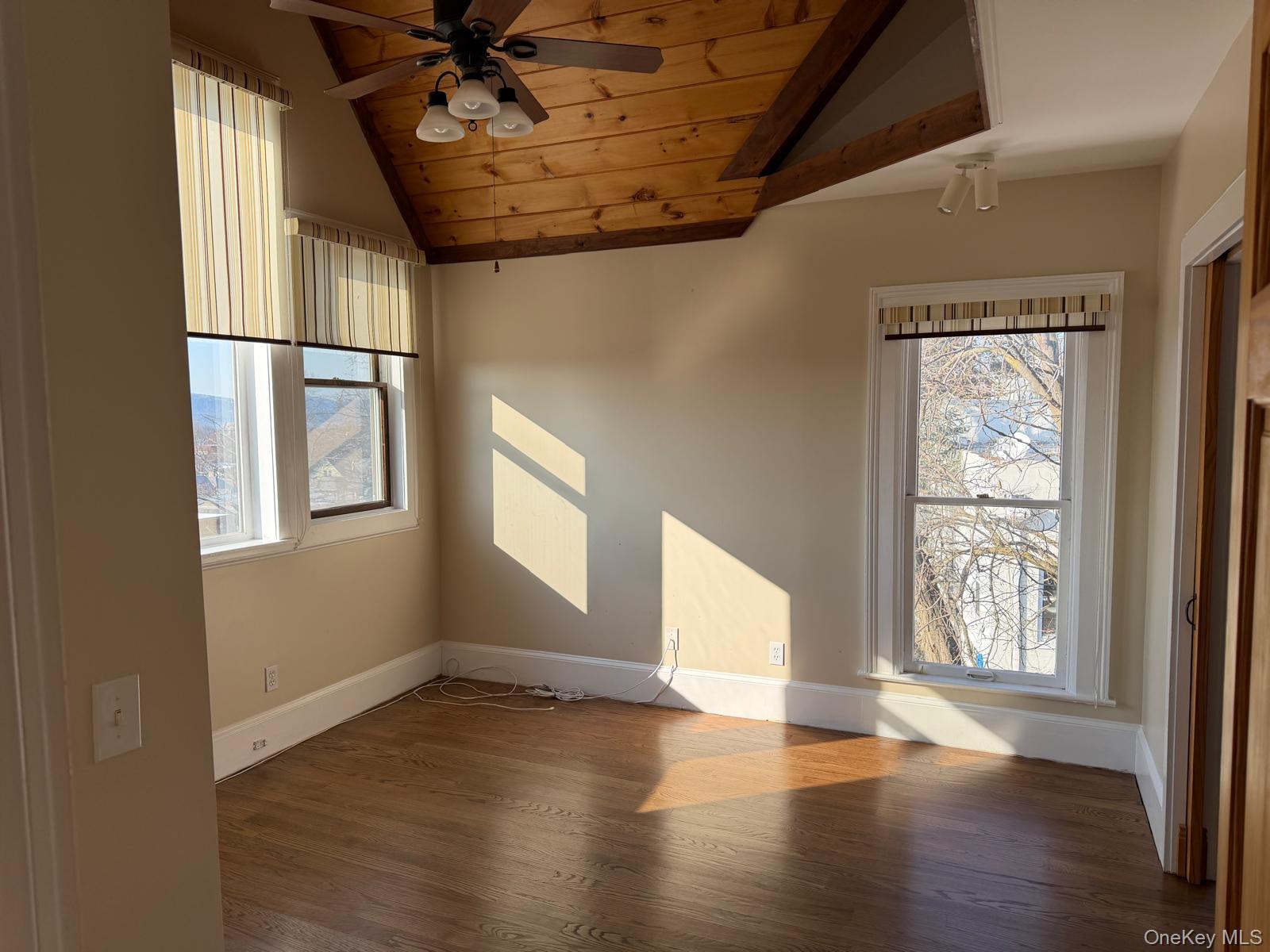 54 N Broadway Property Photo 9