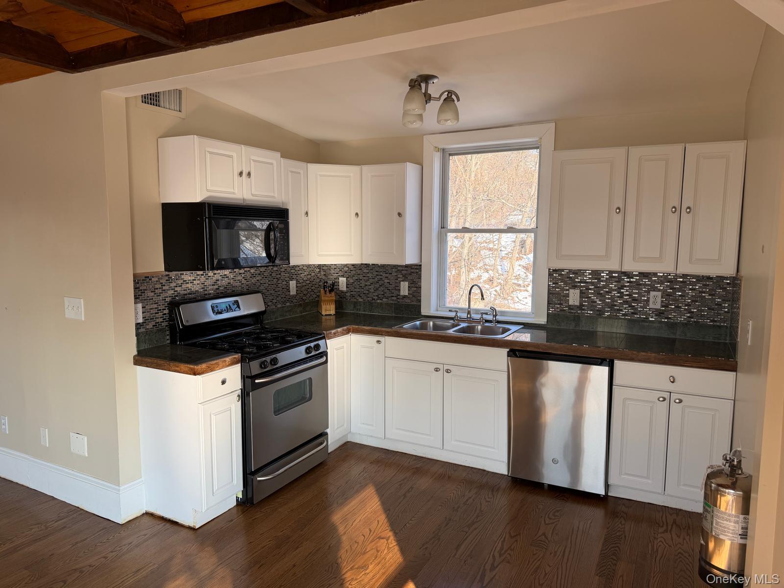 54 N Broadway Property Photo 38