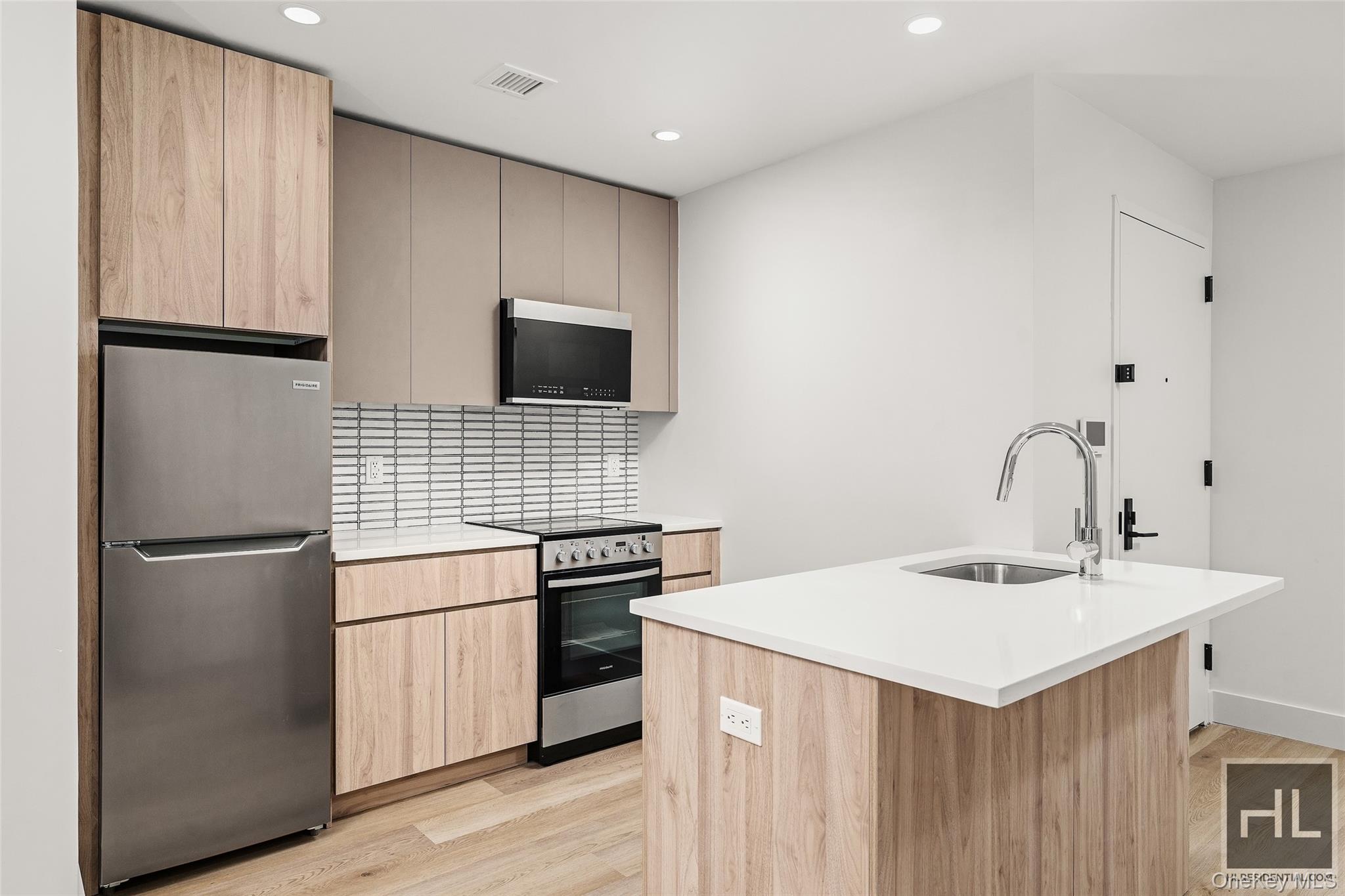 91 Bruckner Boulevard 105 Property Photo 1