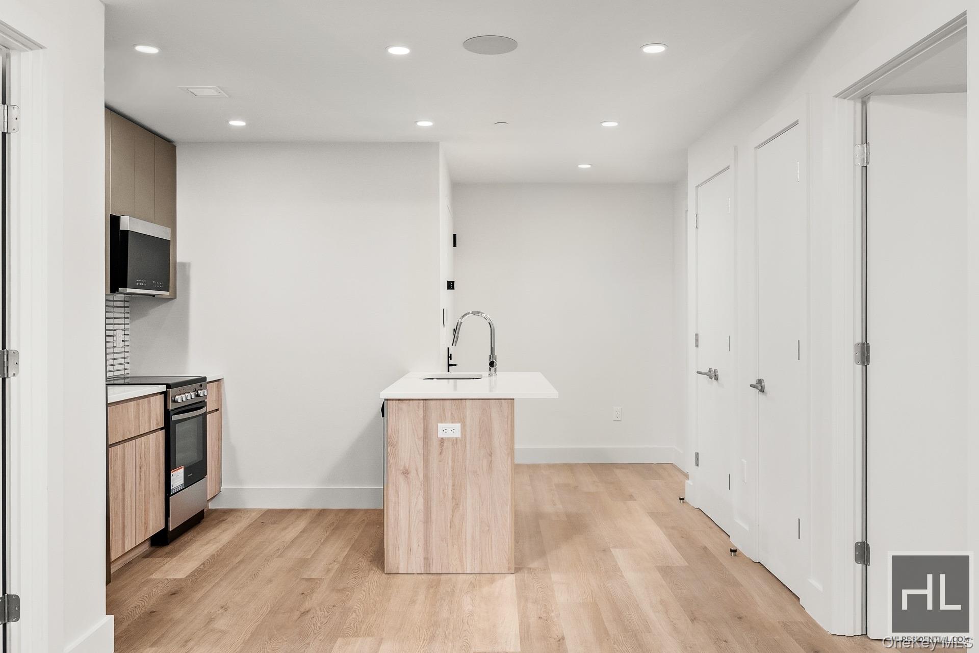 91 Bruckner Boulevard 105 Property Photo 2