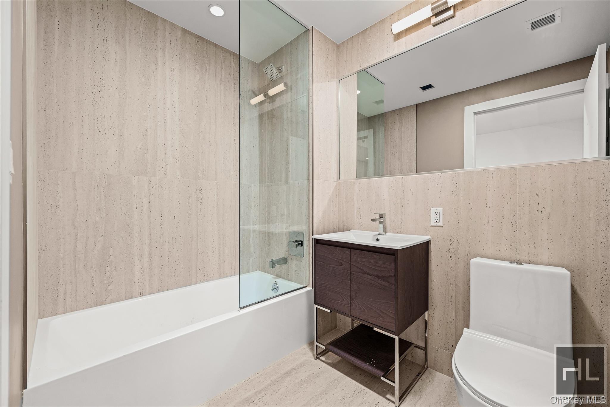 91 Bruckner Boulevard 105 Property Photo 3
